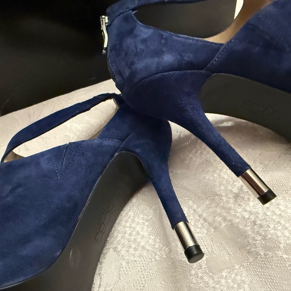 Blue suede peep toe booties - Picture 8 of 15